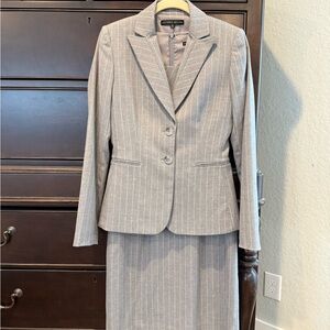 ANTONIO MELANI Light Gray Striped Suit Set